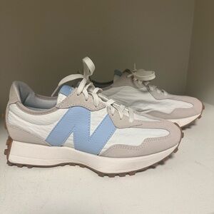 New Balance Women's White, Blue, and Tan Sneakers size 8